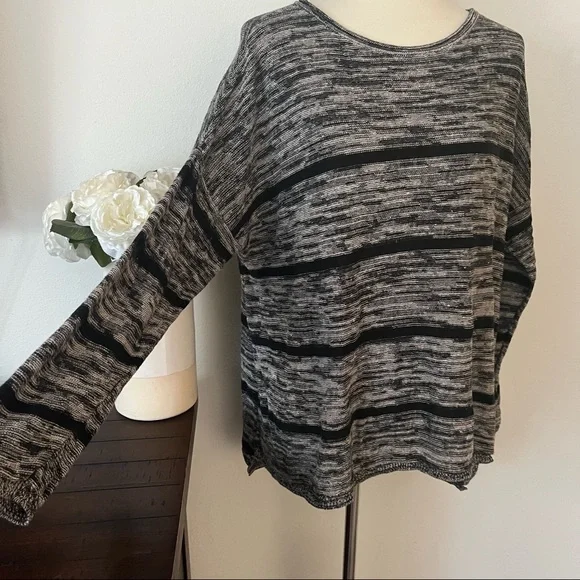 Eileen Fisher 100% linen striped dropped sleeve sweater grey black size large - Picture 4 of 12